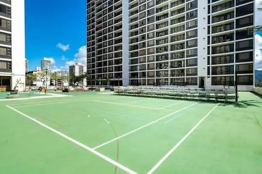 Newly Remodeled Corner Unit At The Waikiki Banyan With Diamond Head Views Condo Honolulu Estados Unidos da América