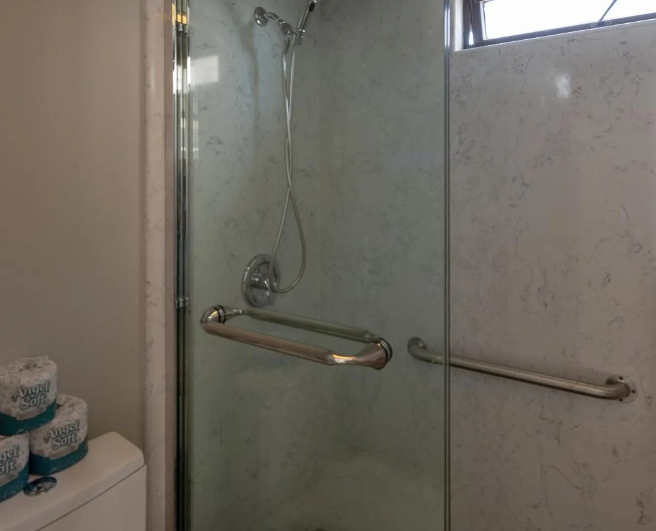 Newly Remodeled Corner Unit At The Waikiki Banyan With Diamond Head Views Condo Honolulu Estados Unidos da América